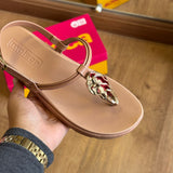 Sandália Moleca Detalhe Dourado de Folha